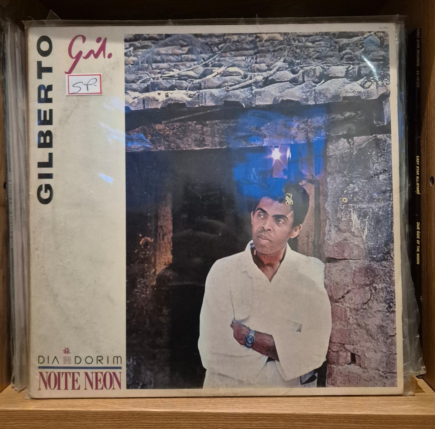 Gilberto Gil – Dia Dorim Noite Neon